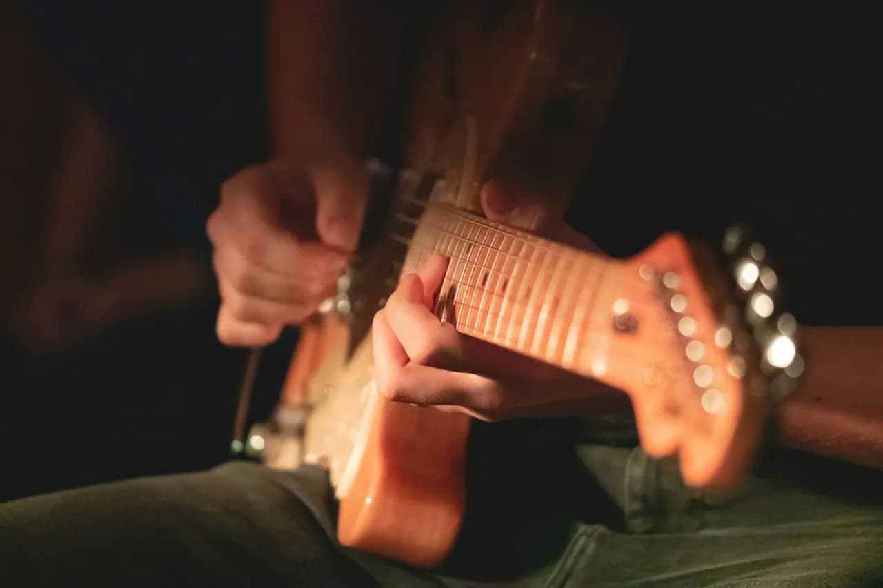 Jak wygląda gitara elektryczna? Poznaj jej unikalne cechy i design