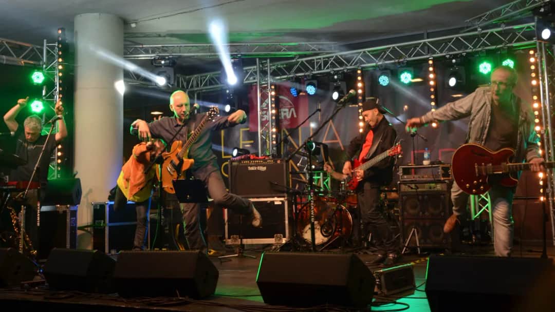 Elektryczne gitary serce jak pies - historia utworu i jego znaczenie